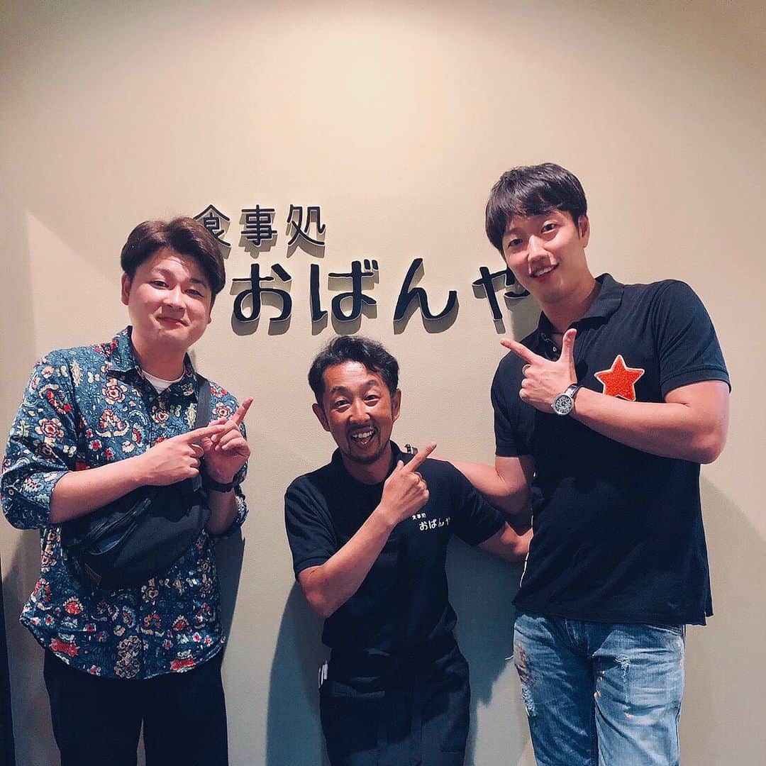 仲摩匠平さんのインスタグラム写真 - (仲摩匠平Instagram)「圭太のお疲れ様会。 今後何か一緒にできそうでワクワクしかない。  HIPPYさんの歌声に酔いしれよう。 良き。 #お疲れ会」10月1日 14時58分 - shoheinakama