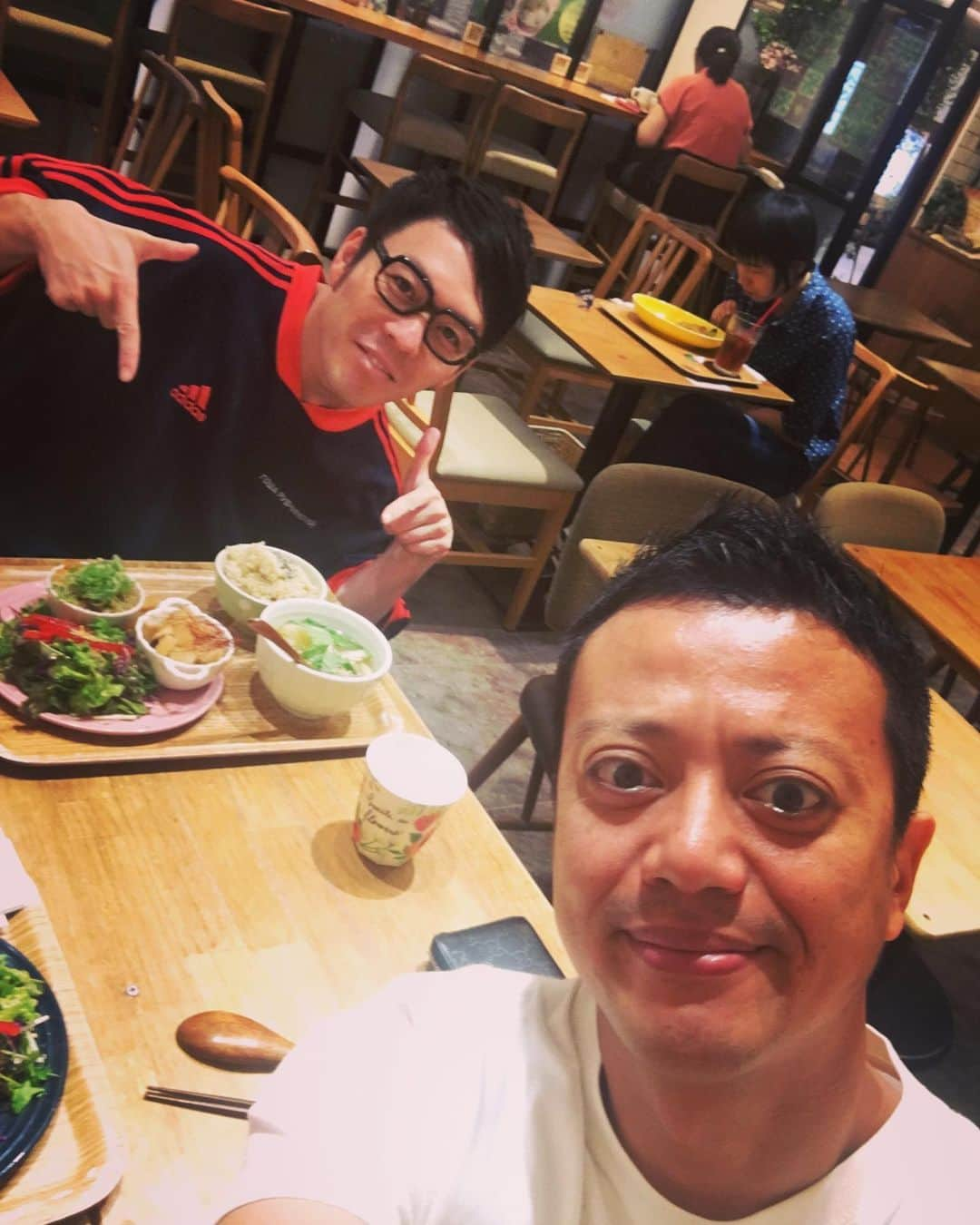 佐藤太一郎さんのインスタグラム写真 - (佐藤太一郎Instagram)「おっさん2人で、女子会のようなランチ。 有機野菜、最高！」10月1日 15時06分 - satotaichiro_shinkigeki