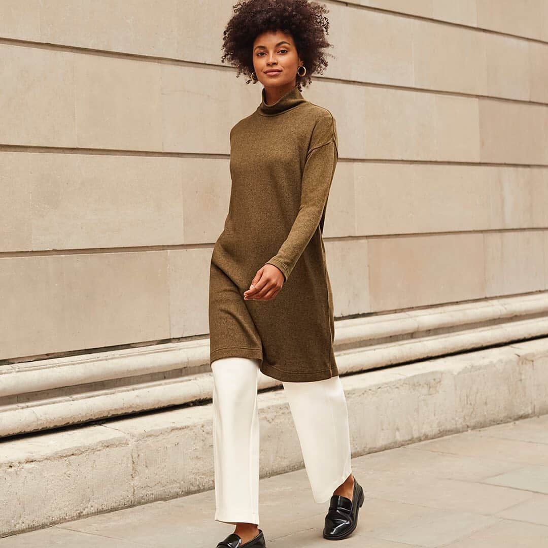 ユニクロさんのインスタグラム写真 - (ユニクロInstagram)「Elegant, soft and warm. Easy-wash fleece fabric #dresscollection #dress #ワンピース #fleece #ブラウンコーデ」10月1日 15時00分 - uniqlo