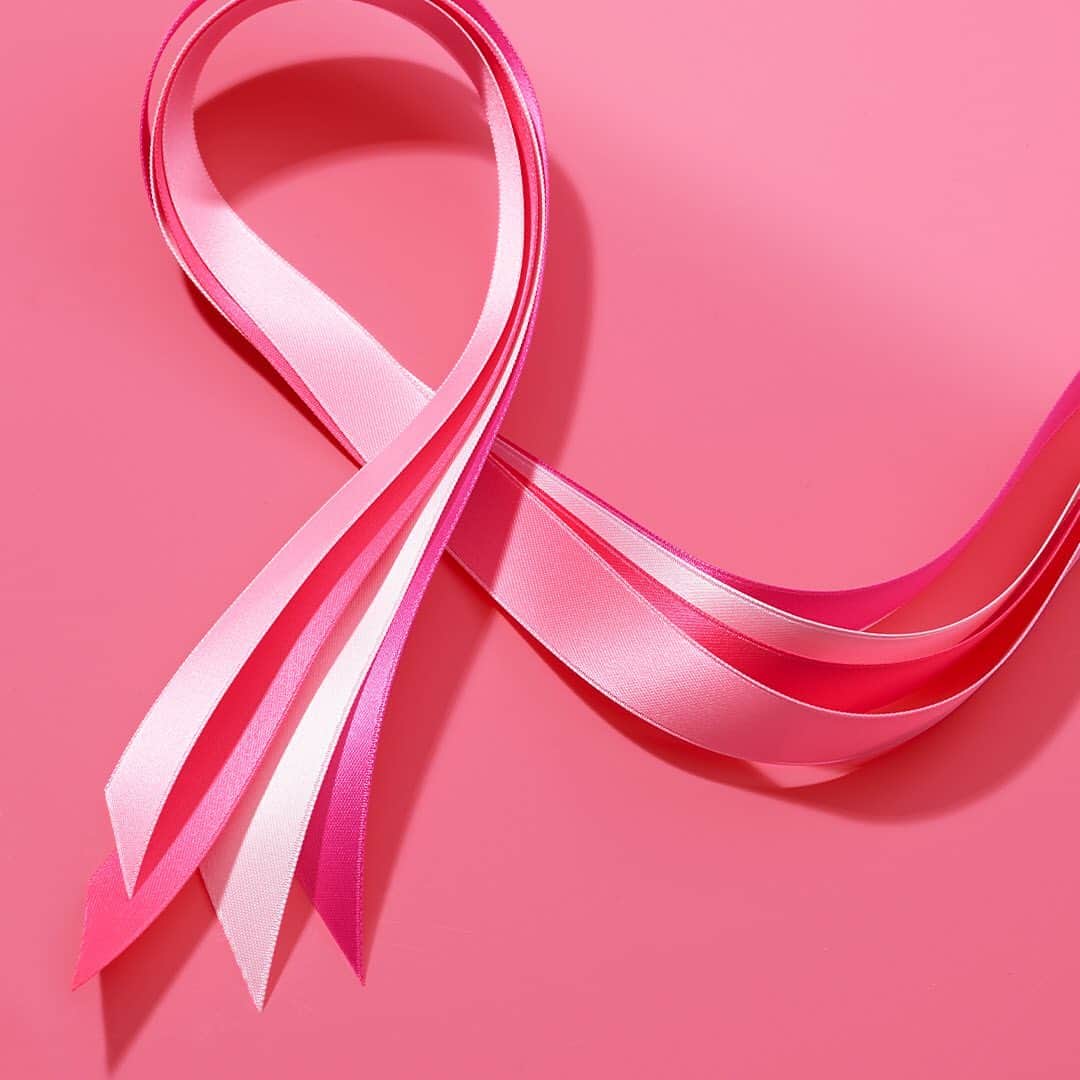 ボビイ・ブラウンさんのインスタグラム写真 - (ボビイ・ブラウンInstagram)「＼乳がんキャンペーン支援製品／ "なじむのに肌をきれいに見せる色" 創立以来、変わらず受け継がれたその #リップカラー から、2色のピンクカラーが限定パッケージで登場！ 収益の一部は、米国乳がん研究基金（BCRF)やJBCRG(Japan Breast Cancer Research Group)等を通じて、医療研究に役立てられます。 《 #プラウドトゥビーピンクリップカラーデュオ  限定1種 》 ✔2019年10月1日（火）限定発売  #乳がんのない世界へ #ピンクリボン #BreastCancerCampaign #TimeToEndBreastCancer #ボビイブラウン #BobbiBrown #ELCJapan #EsteeLauderCompanies #ELCジャパン #エスティローダーカンパニーズ #コスメ #リップ #リップスティック #口紅 #秋コスメ #秋メイク #新製品 #cosmetics #Lip #LipStick #FallMakeUp」10月1日 15時22分 - bobbibrownjapan