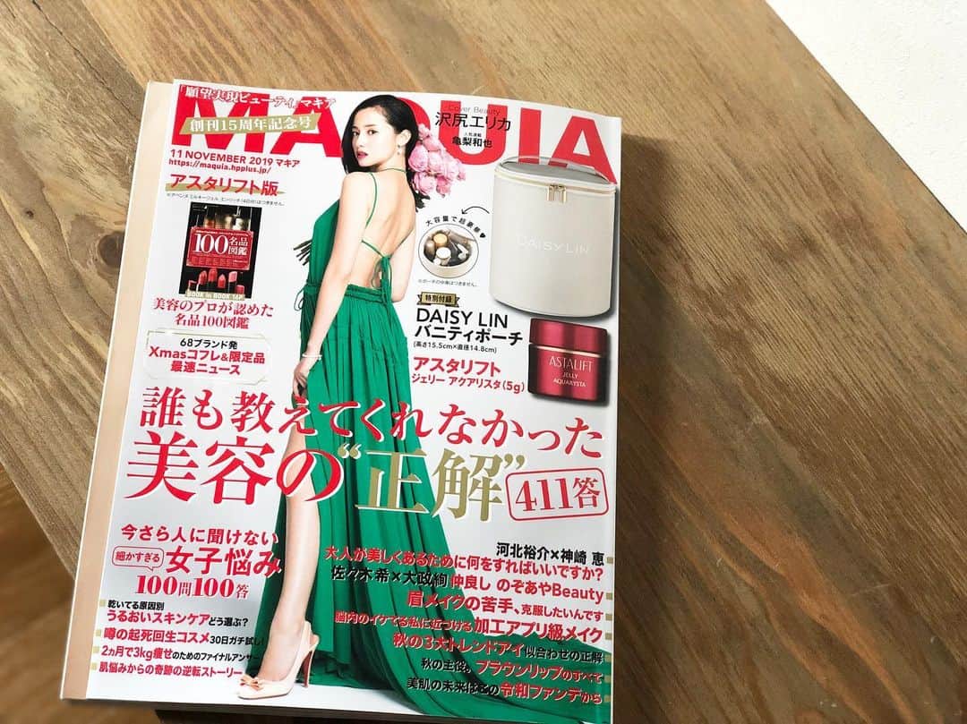 神崎恵さんのインスタグラム写真 - (神崎恵Instagram)「ただ今発売中の 『MAQUIA』 今思う、「美しさ」についてお話をさせていただきました。  そして連載のテーマは「秋を楽しむメイク」裏テーマは「自分に恋するメイク」 ぜひ読んでいただけたら嬉しいです😌✨✨ @maquia.magazine  #マキア」10月1日 15時25分 - megumi_kanzaki