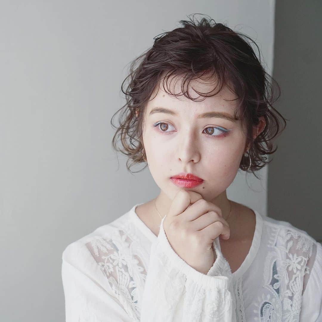 溝口和也のインスタグラム：「撮影  昨日にんにく大量に入った中華食べたらマジでヤバイくらいに臭い🤣  これは誰にも会えないな😅 仕事の、前日は絶対食べれないよなー😂 あーでもにんにく大好き💕😘 nico...高田馬場  溝口和也✂️✨🌞 tel 03-6279-1245✨  #hair#hairset#hairarrange#ヘアセット#ヘアアレンジ#結婚式ヘア#編み込み#wedding#ウエディング#アレンジ#fashion#braid#ヘアアレンジやり方#hairstyle#arrange#데일리룩#스타일링#일본#japan#東京#发型#ヘアカラー#グラデーションカラー#モデル#撮影 #ヘアアレンジ動画#fashion#instafashion#bob #updo」