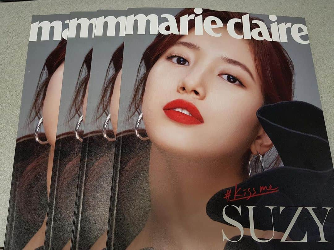 ペ・スジさんのインスタグラム写真 - (ペ・スジInstagram)「나두 갖고 싶다.. #마리끌레르 #랑콤 #압솔뤼루비 💄💋」10月1日 15時59分 - skuukzky