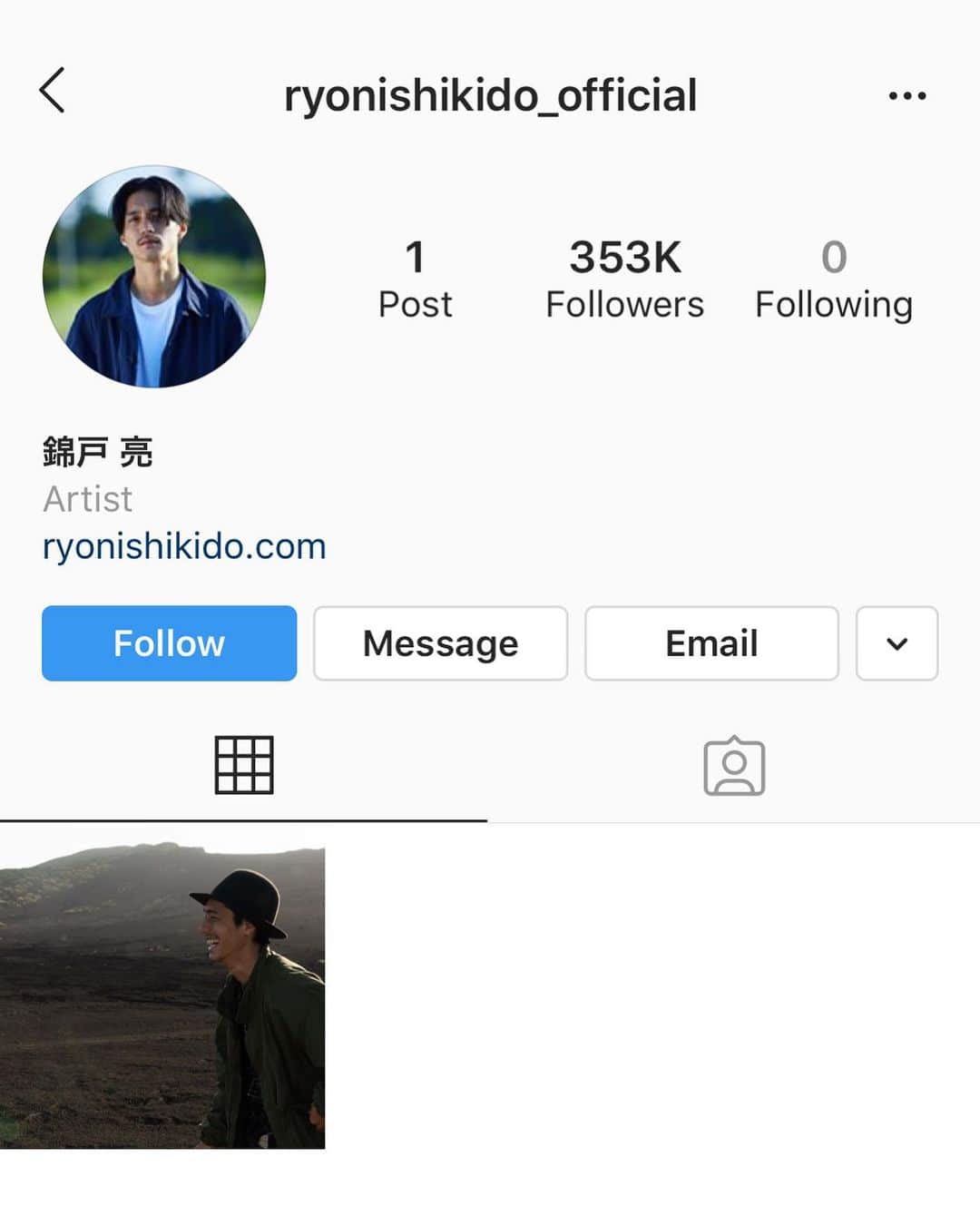 のインスタグラム：「Bahahahahha Happy Birth Day! It’s a whole new world baby. 亮ちゃんFANの皆様お誕生日おめでとうございます！  JIN AKANISHI  #本物がどれか分かりづらいからはよバッジとってこいやんけ」