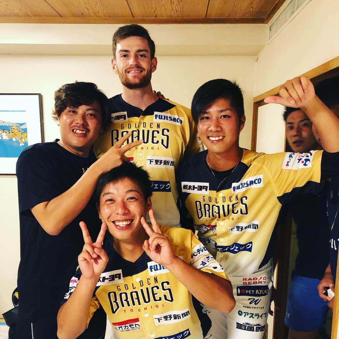 のインスタグラム：「ジョン、オーストラリア代表頑張って👍👍🇦🇺🐨 #ジョンケネディ #身長203cm #ゴールデンブレーブス 後期の抑えありがとう💪」