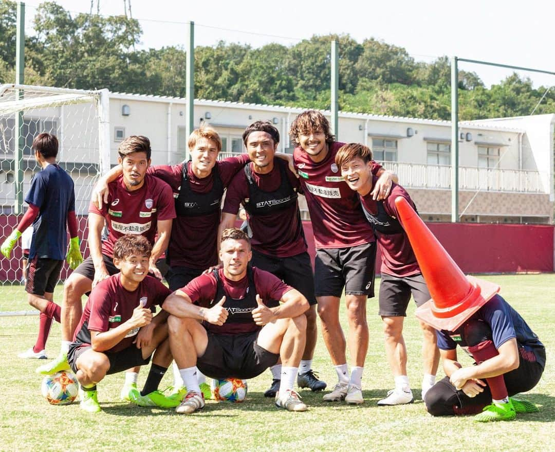 ルーカス・ポドルスキさんのインスタグラム写真 - (ルーカス・ポドルスキInstagram)「Take the time to enjoy every day 👍🏼😊 #teammates #soccer #vissel #LP10 🇯🇵💋」10月1日 16時06分 - lukaspodolski