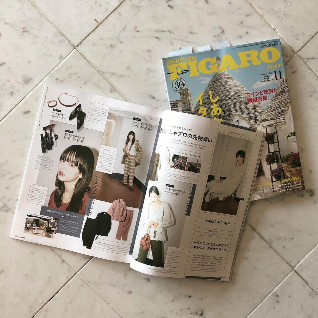 のインスタグラム：「Now I’m in November issue of Japanese fashion magazines “FIGARO japon” and “SPRING”📚 ‌ いろいろ発売中📖  #SPRiNGmagazine では秋のファッションヘアメイク計画を紹介させていただきまして、#FIGAROjapon 11月号ではボーテスター企画にて秋コスメから厳選したものたち色々について。 ‌ 雑誌掲載情報、追いきれないから載せてくださいねと言ってくださる方🙏なかなかマメに報告できずすみません、、が、この2誌はわりとよく、どこかしらにいたりいなかったりします。 ‌ SPRiNGはずっと等身大で、すぐに参考になる情報盛りだくさんで、FIGAROはずっと大人のイメージだったけど、気づけばしっくりくる年齢になっていた💃 ‌ どちらもとっても面白いから、毎月気にしててもらえると嬉しいです🔥」