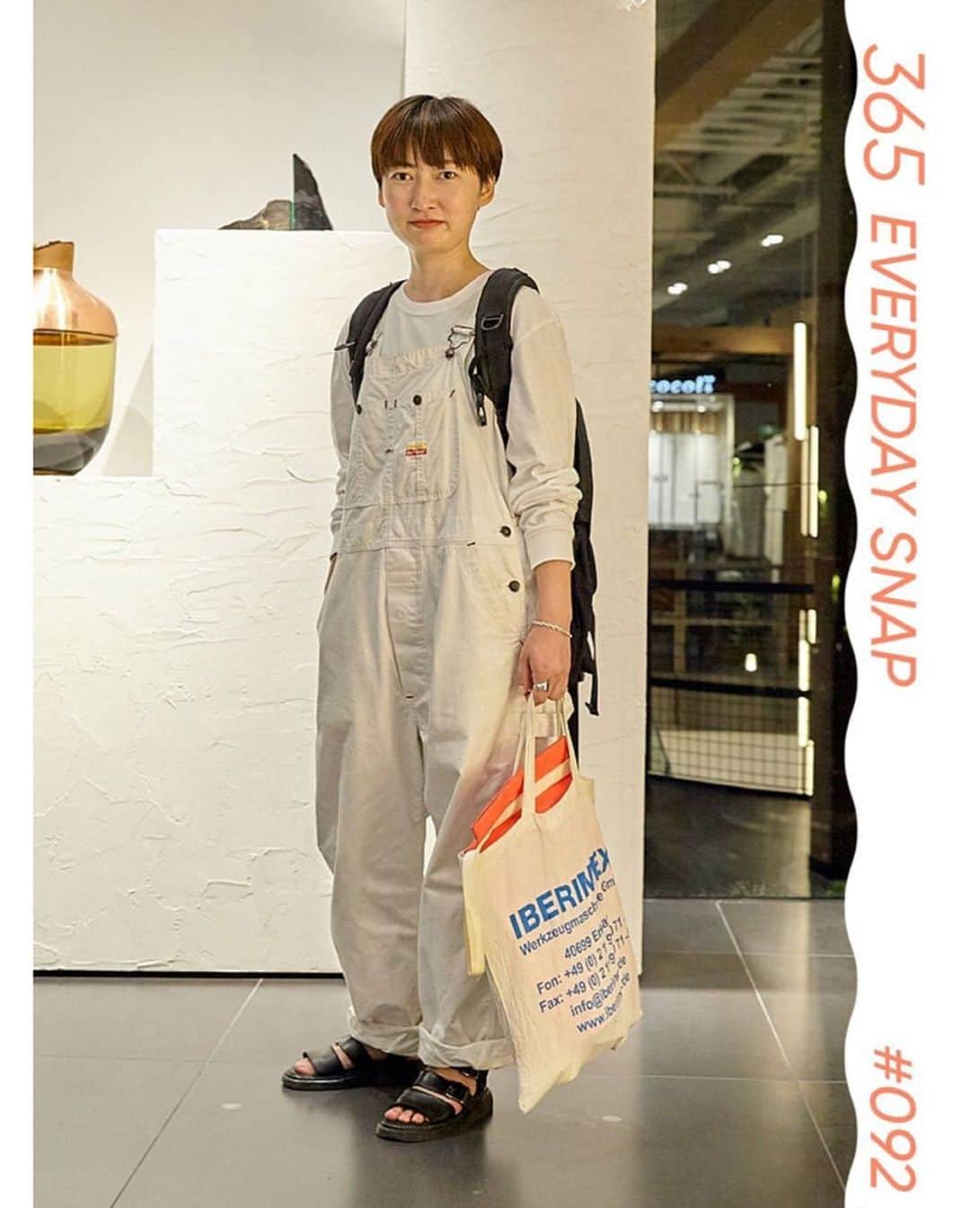 ginza magazineさんのインスタグラム写真 - (ginza magazineInstagram)「365日おしゃれスナップ！大都会、東京の素敵なスポットに集うセンスがいい人をGINZA編集部がキャッチ。⠀⠀⠀⠀ ⠀⠀⠀⠀ 「動きやすさ重視。スタイリストの仕事着は白いオールインワン」 ⠀⠀⠀⠀ ⠀⠀⠀⠀ 👤 仲子 菜穂／スタイリスト⠀ @nao_nakako⠀⠀⠀⠀ ⠀⠀ トップス：TANGTANG(CITYSHOP別注色)⠀ オーバーオール：H⠀ シューズ：Dr.Martens⠀ リング(右)：Iria Ashimine、MARIA BLACK⠀ リング(右)： TOMWOOD⠀ バックパック：GREGORY⠀ ミニバッグ：ITTI⠀ 布バッグ：ヴィンテージショップで購入⠀ ⠀⠀ 📍ここでスナップ ⠀⠀ CITYSHOP 渋谷キャスト店／セレクトショップ⠀ 東京都渋谷区渋谷1丁目23−21 1F⠀ tel: 03-6696-2332⠀ @cityshop.tokyo ⠀⠀⠀ #ginzamagazine #styling #snap #ファッションスナップ #365日おしゃれスナップ」10月1日 16時10分 - ginzamagazine