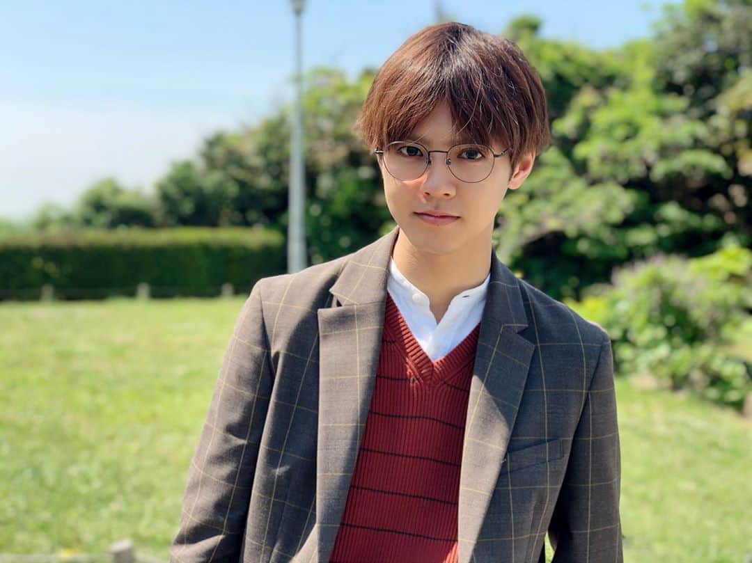 映画『午前0時、キスしに来てよ』のインスタグラム：「‪＼💫本日は！👓の日🍁／‬﻿ ﻿ ‪10/1 今日は…メガネの日✨‬﻿ ‪にちなみ、映画の中で様々なバリエーションで登場🐾する綾瀬楓さんのメガネショットをお届け😚💛‬﻿ ﻿ ‪#1001の日 #秋 #空 と #緑 と #メガネ ﻿ #爽やか #メガネ男子 ﻿ #ZoffSMARTmeets0キス #Zoff ﻿#Zoffしに来てよ #午前0時キスしに来てよ #12月6日公開 ﻿ #映画0キス #0キス #0kisp #ゼロキス ﻿ #綾瀬楓 #片寄涼太 #GENERATIONS #ldh‬」