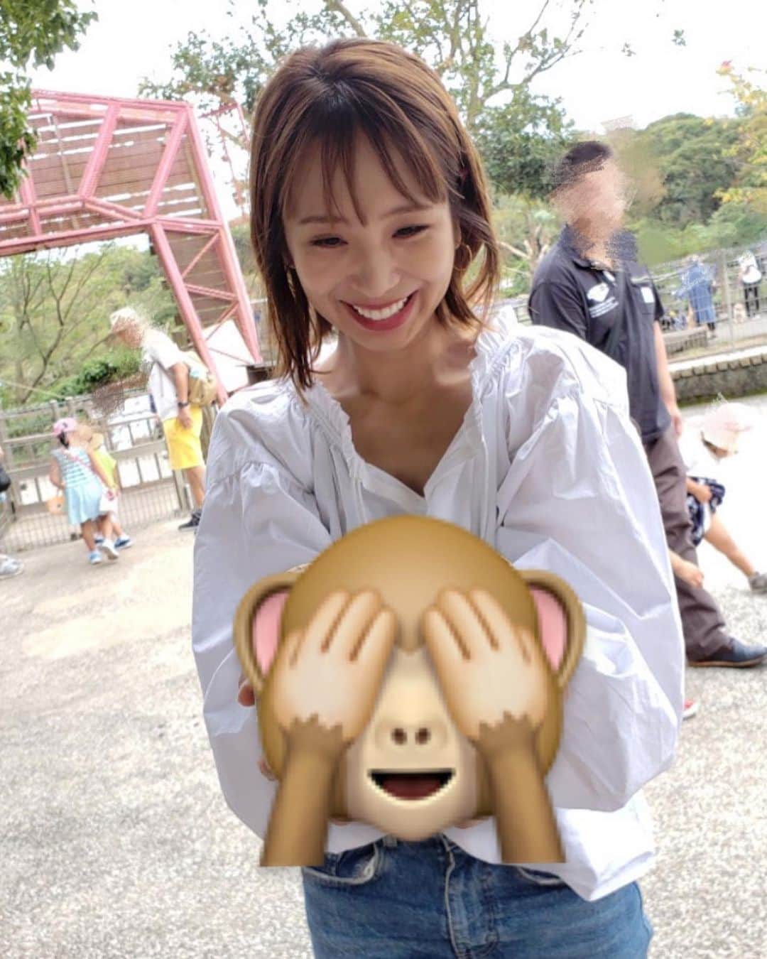 福長優のインスタグラム：「♡ 私、アルマジロ持ってるから 見たくない人はスワイプ⇨しないでネ笑 最後は動画のアルマジロさん。  けっこう苦手分野なんだけど 子供の前では怖がらず頑張った🙈 #ゾワゾワ止まらない  #あー思い出すとゾワッ #娘もエサやり体験 #生後1週間のヤギは可愛かったな」