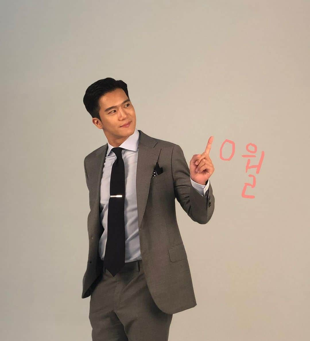 ハ・ソクジンさんのインスタグラム写真 - (ハ・ソクジンInstagram)「오늘부터 10월 시작🗓」10月1日 16時42分 - haseokjin