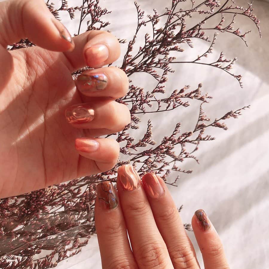 紀卜心さんのインスタグラム写真 - (紀卜心Instagram)「秋系指甲🍁好喜歡那個立體波浪紋﻿ ﻿ ﻿ @angelanails_」10月1日 16時39分 - eatzzz7