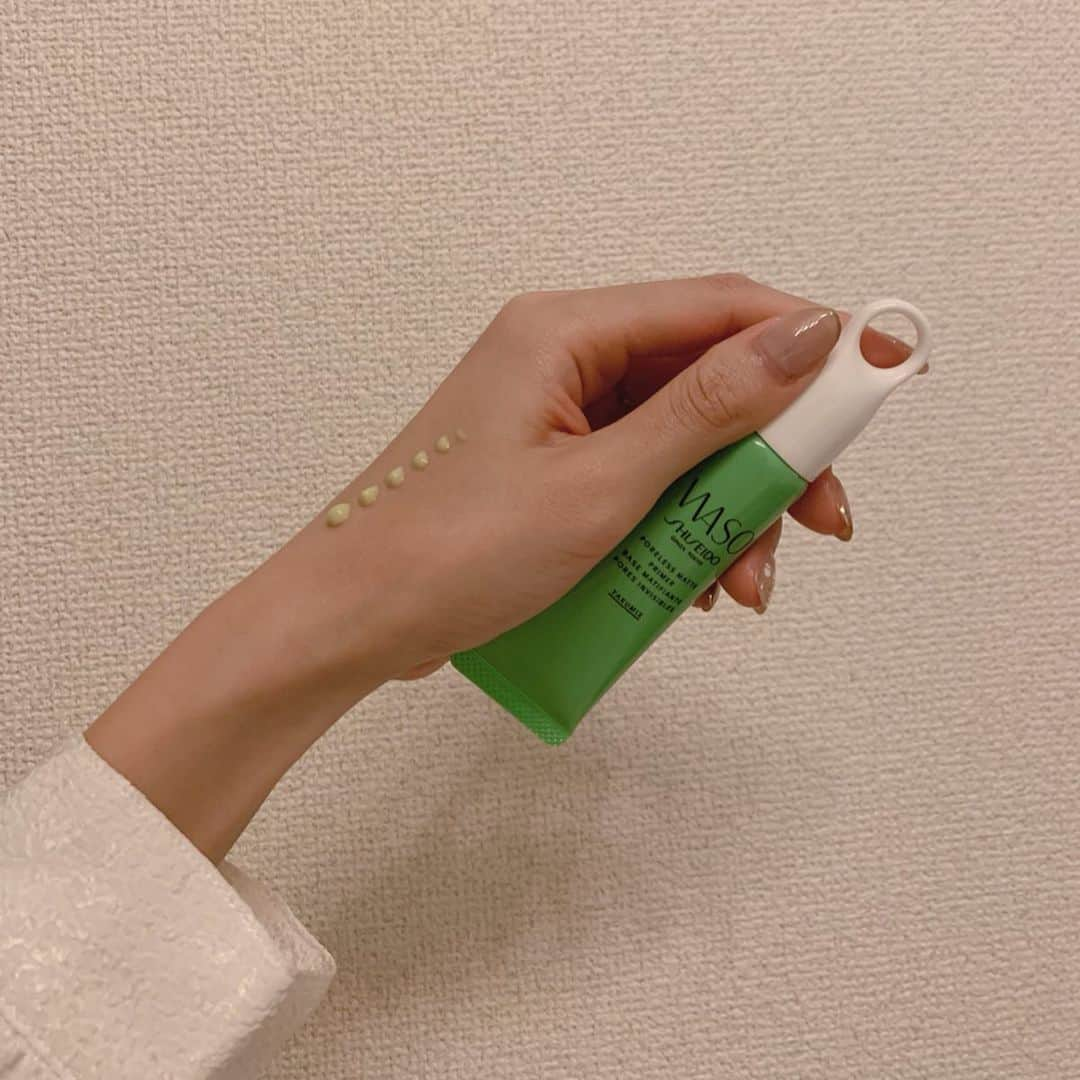 横田ひかるさんのインスタグラム写真 - (横田ひかるInstagram)「SHISEIDO WASOの動画広告に出演しました！私が使ったのはポアレスマットプライマー。うま味を引き出すわさびのように、ほんのひと塗りで毛穴レスな肌に導いてくれるTゾーン用の化粧下地です💆🏻‍♀️🌿サラサラと塗れて長時間つるんとした肌にしてくれます。  そして、WASOのTwitterではサンプルプレゼント企画を実施中！ ＠waso_beautyを是非チェックしてみてください🔎  #PR #WASO  #ポアレスマットプライマー  #ベジinコスメ #YAKUMIFACE  #化粧下地  #資生堂」10月1日 16時53分 - _rncn950805