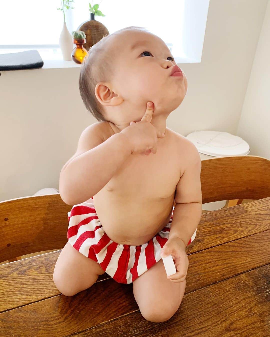 花盛友里のインスタグラム：「「どーしよっかなー、あげよっかなーあげんとこっかなー♡」 とのこと。  #しらんけど」