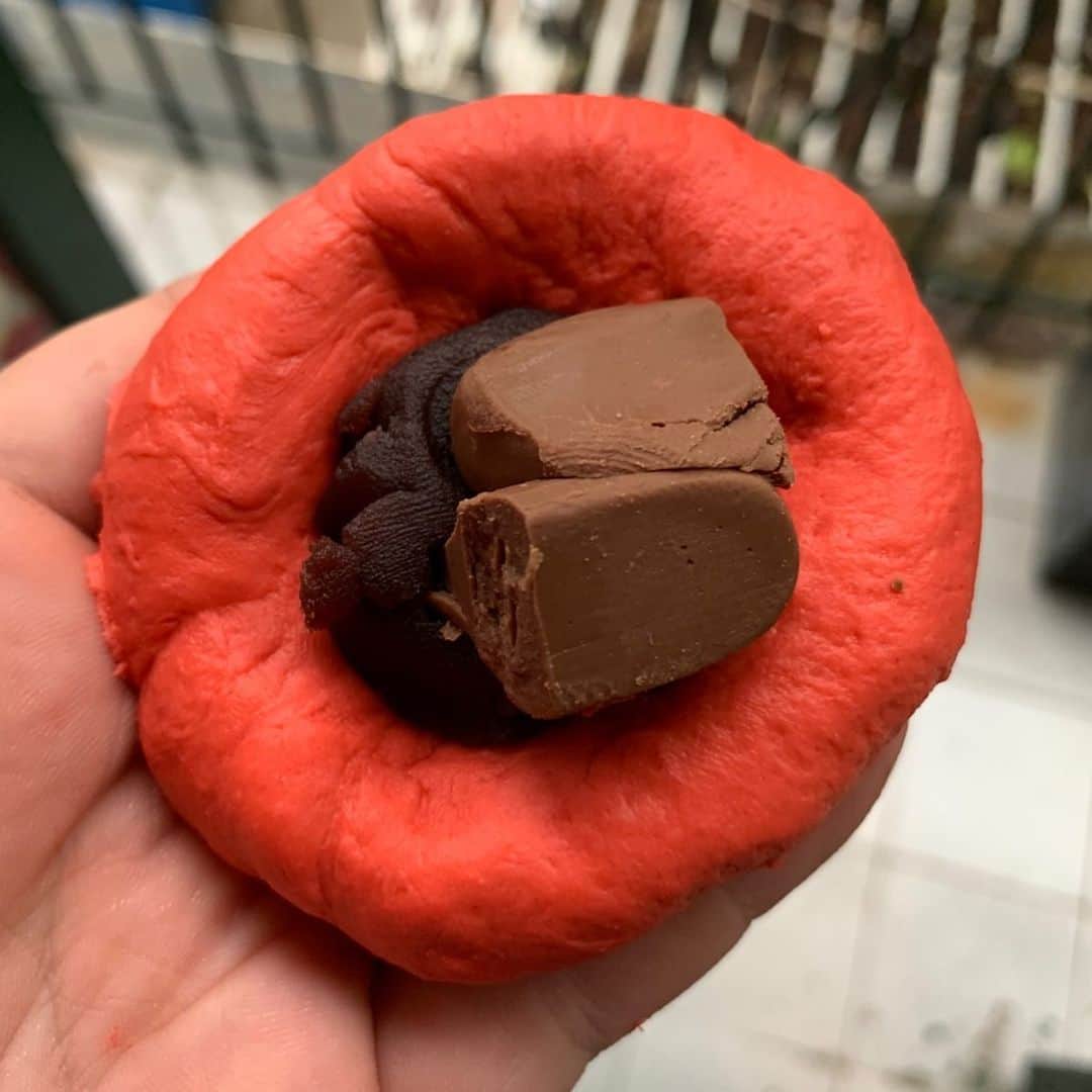 Symmetry Breakfastさんのインスタグラム写真 - (Symmetry BreakfastInstagram)「❤️ Red Buns 红包子 ❤️ filled with red bean and gianduiotto, a very silky smooth chocolate from Piedmont, Italy. A healthy dose of red food dye went into the dough of these buns because I was slightly worried they’d come out pink 😂 Today is the 70th anniversary of the creation of the People’s Republic of China 🇨🇳 and whilst the celebrations are kicking off in Shanghai and the streets are festooned with flags, this years celebrations however are more complicated. I am very aware of events going on in Hong Kong 🇭🇰 right now, I personally support those fighting for their rights, protesting and marching for their future. There are always two sides to a story, to history, and it’s important to hear and understand both regardless of your leaning. 中国70周年快乐 加油香港 🥳 #symmetrybreakfast」10月1日 17時26分 - symmetrybreakfast