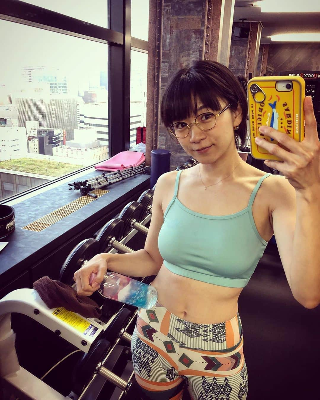 時東ぁみさんのインスタグラム写真 - (時東ぁみInstagram)「病み上がりトレーニング💪 ・ 解離水をお供に追い込まれてきました… 心も身体もスッキリ💪 ・ 今日10/1はメガネの日！ そして、ファンクラブオープン1ヵ月の記念日なので、夜動画配信しようと思ってます！ みなさん見てね💪 ・ #時東ぁみ #パーソナルトレーニング #女性専用ジム #threeb #トレーニング #training #筋トレ #筋トレ女子 #お尻 #お尻トレーニング #尻トレ #尻攻め #bootybuilder #下半身 #ふらふら #トレーニングウェア #解離水 #プラズマ解離水 #ファンクラブ #メガネの日 #動画配信」10月1日 17時38分 - amitokito