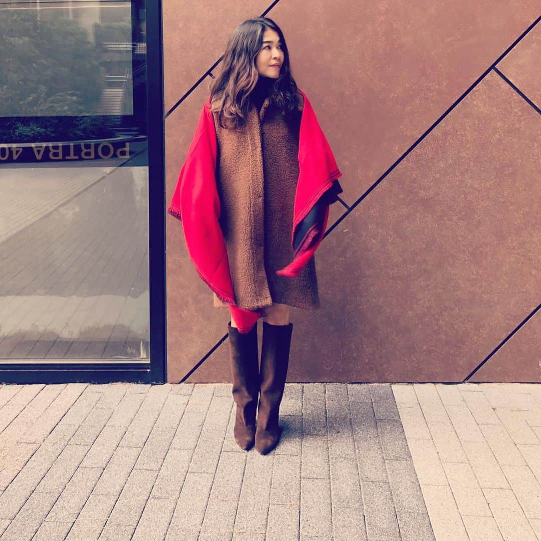 辻直子さんのインスタグラム写真 - (辻直子Instagram)「#coat#@latotalite.jp➕tsujinaoko#stole#hermes#longboots#suede#nebulonie # @baila_magazine の内海さんが集めてくれた15年間分のわたしの写真#眺めているといろんなその時がわいてきます#大切にするね☺︎ ありがとう」10月1日 17時53分 - naoko.ts