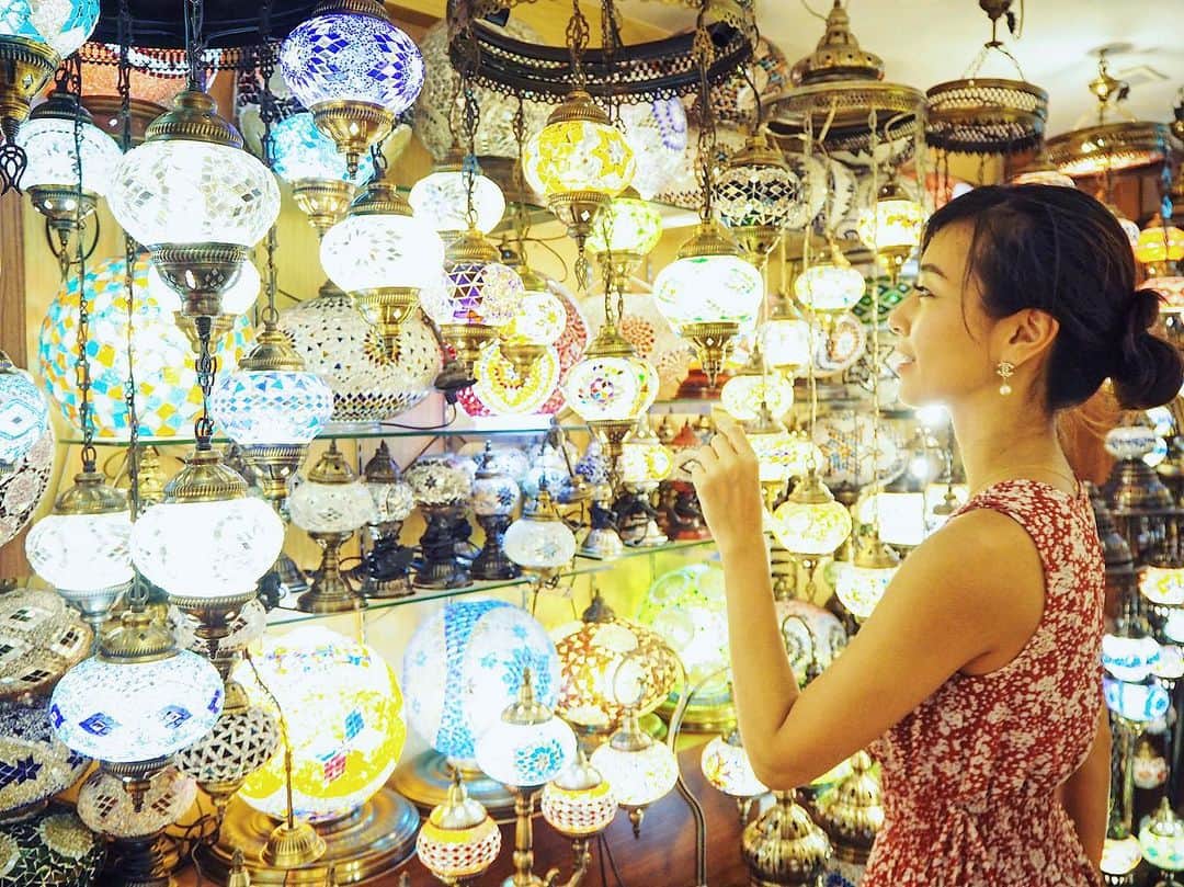 若尾綾香さんのインスタグラム写真 - (若尾綾香Instagram)「☆ 📍Arab st🧞‍♂️ 幻想的で可愛いランプがいっぱい。 店員さんも陽気な方々で楽しいお店でした😊 . . #Singapore#Arabstreet#🔮」10月1日 17時47分 - ayaka_wakao