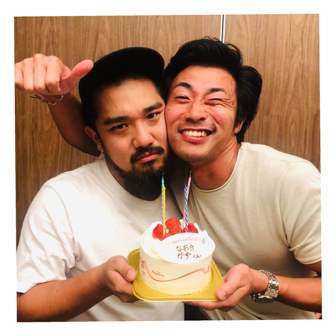 大山未希さんのインスタグラム写真 - (大山未希Instagram)「🎂 夜の部は色々買い出ししてパーティールームへ‼ ワイワイ盛り上がっていたらなんだか徐々にみんなソワソワ💦💦 ちょっと早い誕生日をお祝いしてくれました❤ ケーキすごい美味しかったし素敵だけど... 悪意あるよね😂😂 企画してくれたのはだいちくんということで😍 協力してくれたみなさんもありがとう😉 3次会はDVD観賞会‼ 結果的にさらにロスになる会でした😝 最後の写真のｺﾌﾞﾀ3兄弟お気に入り🐷🐷🐷 なおきくんも、かずもお誕生日おめでとう🎵 #サプライズに喜べる鈍感力ほしい #でもうれしかった #次はいつかな ↓」10月1日 17時58分 - miki_oyama1003