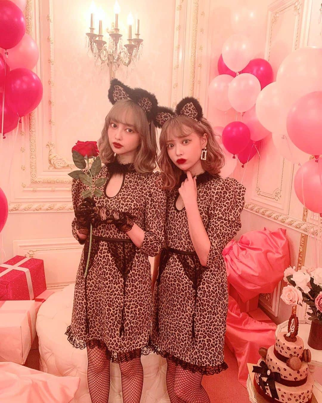 林田沙綾さんのインスタグラム写真 - (林田沙綾Instagram)「♡ ハロウィンパーティー スペシャルゲストはりさちゃん👄 久々に会えてすっごい嬉しかった🥺 相変わらずドールで2次元なりさちゃんにきゅん。 ： #Swankiss#LARME#中村里砂#ハロウィン#ハロウィンパーティ」10月1日 17時58分 - saaya.xoxo