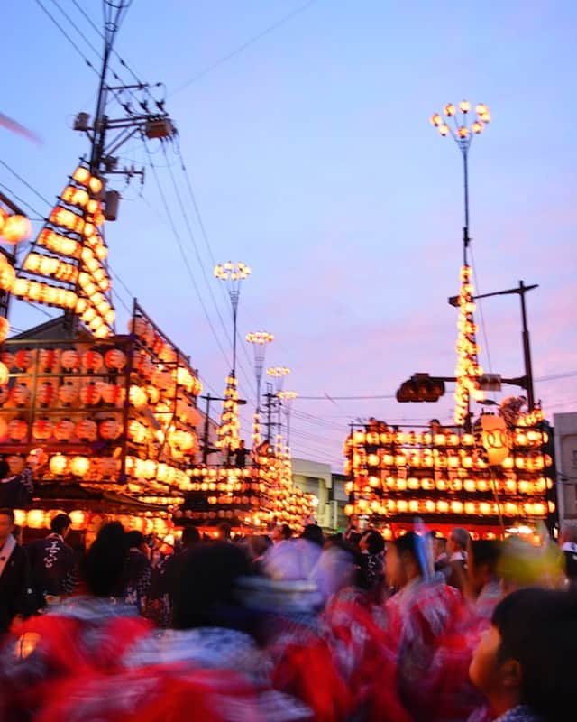 福島県さんのインスタグラム写真 - (福島県Instagram)「来て！ 二本松の提灯祭り 10月5日(土)〜7日(月)に開催されます。初日の宵祭りで、各町内から鈴なりの提灯をつけた7台の太鼓台が繰り出し、威勢のいいかけ声とお囃子を奏しながら練り歩くさまは勇壮かつ幻想的です。夜間の運行で全ての太鼓台が揃うのはこの日だけです。 #二本松市 #提灯祭り #祭り #提灯 #福島 #ふくしま #ふくしまからはじめよう #来て #fukushima #traveljapan #futurefromfukushima #japantrip #fukushimatrip #art_of_japan #instagramjapan #japan_of_insta  #insta_fukushima  #special_spot_」10月1日 18時17分 - realize_fukushima