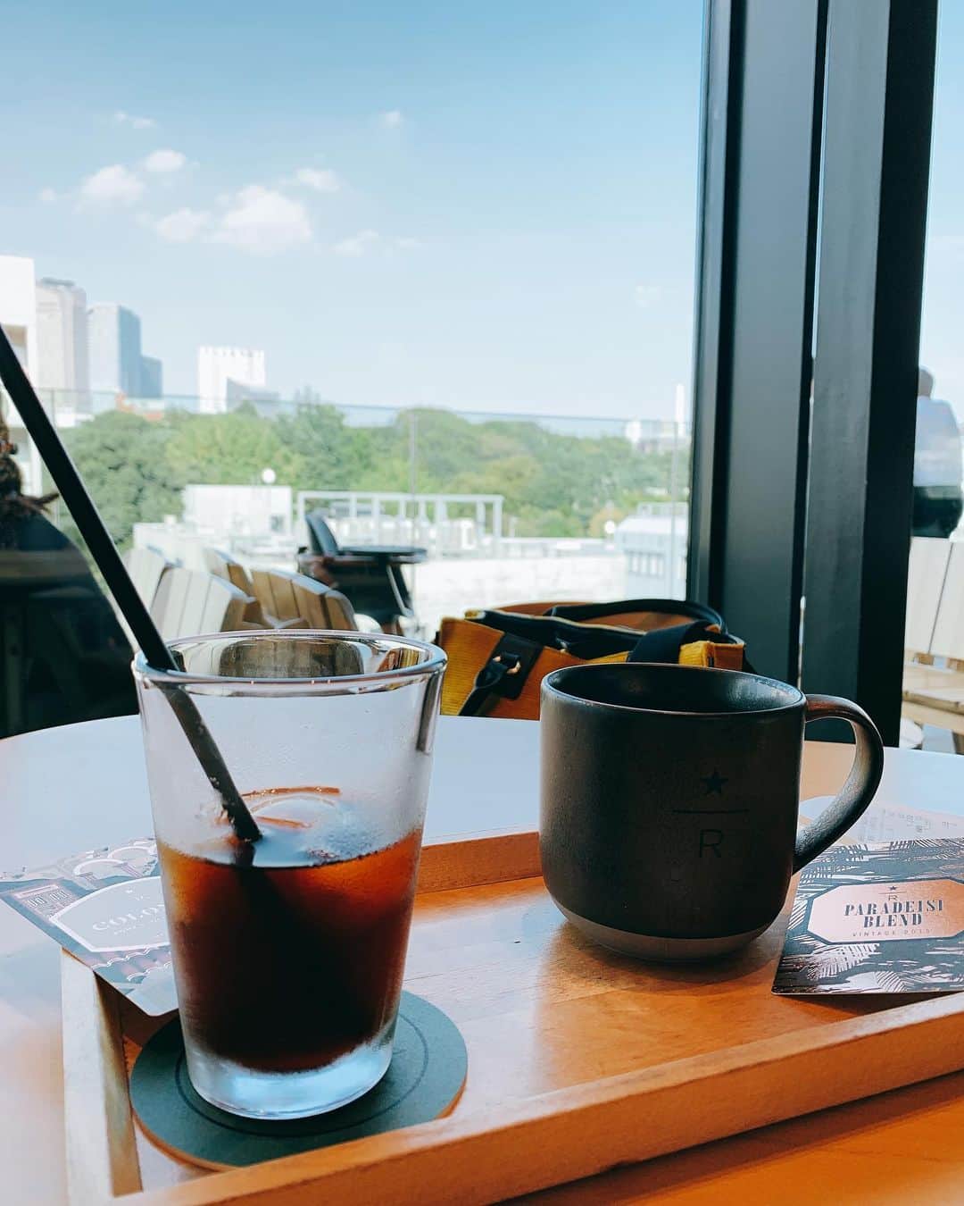 レオラさんのインスタグラム写真 - (レオラInstagram)「熊本から両親が東京に✈️ 3人でご飯食べに行ったり、家族の時間を過ごしました👨‍👩‍👧✨年々、こういう時間の大切さを感じるなぁ。 . 最後は母と女二人だけのcoffee time☕️ . どんなcoffeeだって、 一番の美味しくなる秘訣は、 "誰と飲むか"だね😌 . いつもありがとうの気持ちと、これからもよろしくねを、ちゃんと伝えたいと思います！💓 . #Leola_LaLa #Leola #family #大切な時間」10月1日 18時26分 - leola_official