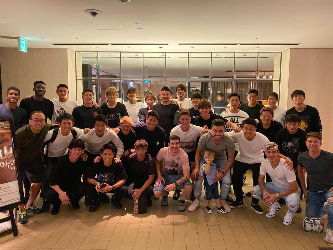 田上大地のインスタグラム：「J1昇格まで突っ走ろう🏃‍♂️⚽️ 残り少ない試合も熱い応援で選手の背中を押してください👍 #kashiwa #reysol #vitoria」