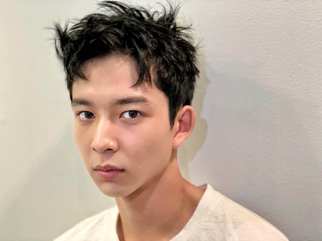 鈴木仁のインスタグラム：「次の作品に向け、髪切りました！ 久しぶりの短髪　ほんと楽！」