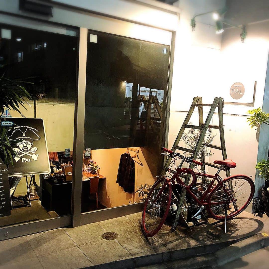 倉本康子さんのインスタグラム写真 - (倉本康子Instagram)「🌟 9/30、昨日の誕生日には お祝いのメッセージ あたたかいお心を沢山いただき 感謝感激の1日でした。 ありがとうございました。 🌟 夜は友人達と代々木上原の鉄板焼きPAL、 広島出身のマスターのお店で うにほうれん草(東京で食べれるとは!) ポテサラ焼き、がんすなどをいただきつつ、お好み焼きでシメ。 🌟 友人達にも優しくしてもらい ありがたいなぁと幸せを実感した夜でした。 🌟 新たな歳も幸多き日々となるよう 健康にも留意しつつ 皆さまにご恩返しできるよう 精進してまいります。 🌟 奇しくも昨日カープはCS出場が途絶え 誕生日当日になんと...と 案じてくださった方々も多かったですし 事実、残念に思うところもありましたが それ以上に阪神があっぱれ！ 誕生日当日だった私にしてみたら 誕生日当日、早々に厄落としできたと思うことにしました。 ご心配くださった皆様 ありがとうございました😊 🌟 改めまして 新たなる歳となった倉本康子も 今までと変わりなく、いえ！ 今まで以上に温かく見守ってくださいませ。 🌟 よろしくお願いいたします。 🌟 ありがとうありがとうありがとう😊 @teppanyaki_pal_  #teppanyakipal #pal #とまとくらぶ #haro #心のこもったプレゼント #ありがとう #幸せな夜 #誕生日 #mybirthday #沢山気を遣わせてしまいました #ありがたい #大野豊 さんの #サインボール #山内さんありがとうございました」10月1日 18時28分 - yasuko_kuramoto_yakko