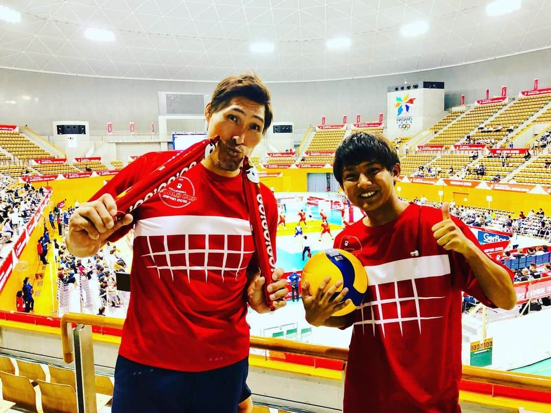 篠原信一さんのインスタグラム写真 - (篠原信一Instagram)「迫力がすごい🏐 皆さん！会場で見て下さい🙌🏐 #応援アンバサダー #ワールドカップバレー男子長野大会 #長野大会 #本日開幕 #ホワイトリング  #松山航大 #篠原信一」10月1日 18時26分 - s.shinohara_life