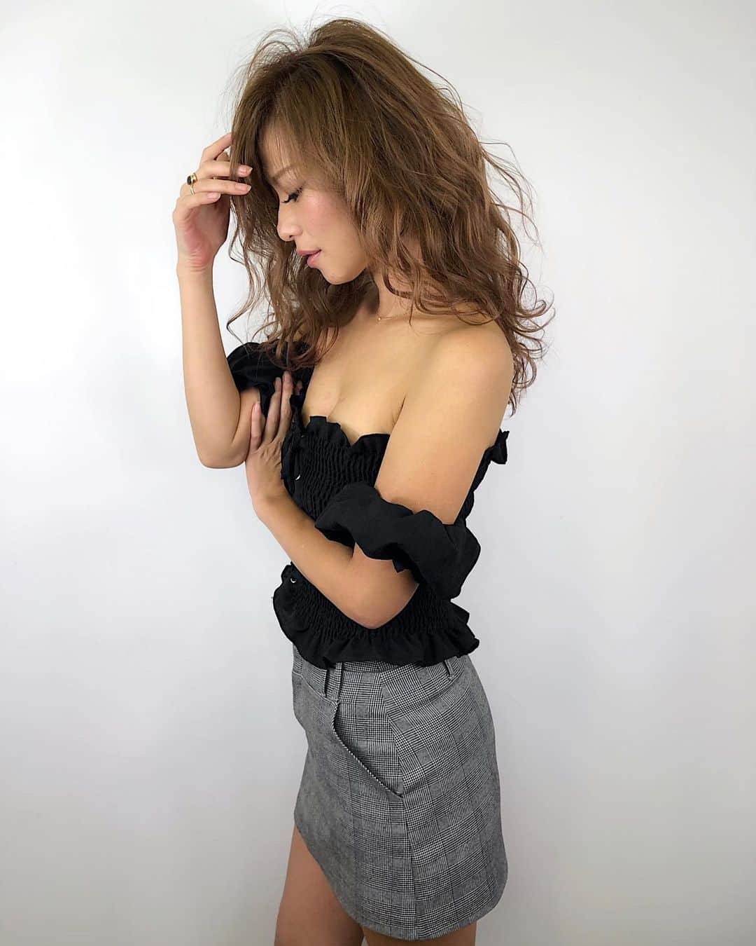 長谷川唯のインスタグラム：「・ ・ もうなんとも言えない素晴らしい色🥺🙏🏻❤️ 完璧すぎてこれ以上言うことなし💯@daiking.t ありがとう👏🏻✨✨ ・ ・ #ヘアスタイル #hair #haircolor #cute #happy #love #me #instagood #2枚目コマネチしてるみたい？笑 #チャックがあいてる 笑」