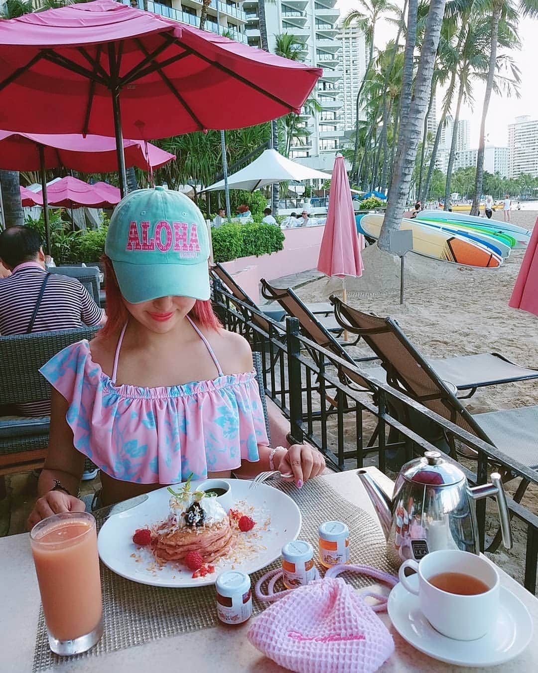 黛実希さんのインスタグラム写真 - (黛実希Instagram)「本日のハワイ朝食💒💗 ずーーーっと憧れてたピンクパレスパンケーキやっと食べました😚💞 夢がどんどん叶っていく瞬間って、もう言葉に表わせないくらい幸せだよね💕💕 味はもうさいっっっこうに美味しかった🥞💗 何個でも食べれる😍😍😍🥞 エッグベネディクトも最高においしすぎて、食べ終わる最後まで美味しいって叫んでた😂笑 朝からこんなに美味しいご飯食べれて幸せ💝 * * * #beautyplushawaii #beautyplus #royalhawaiiancenter#alamoanashoppingcenter#Hawaii#honolulu #ロイヤルハワイアン#royalhawaiian#ハワイ#ホノルル#ハワイ好きな人と繋がりたい#ピンクパレスパンケーキ#ハワイ旅行#ハワイ女子#로얄하와이안#하와이#하와이여행#여행스타그램#좋아요반사#반사#팔로우#맞팔#선팔#소통#맞팔해요#소통해요#셀카#데일리룩#followmepleasee」10月1日 19時12分 - candymiiiki
