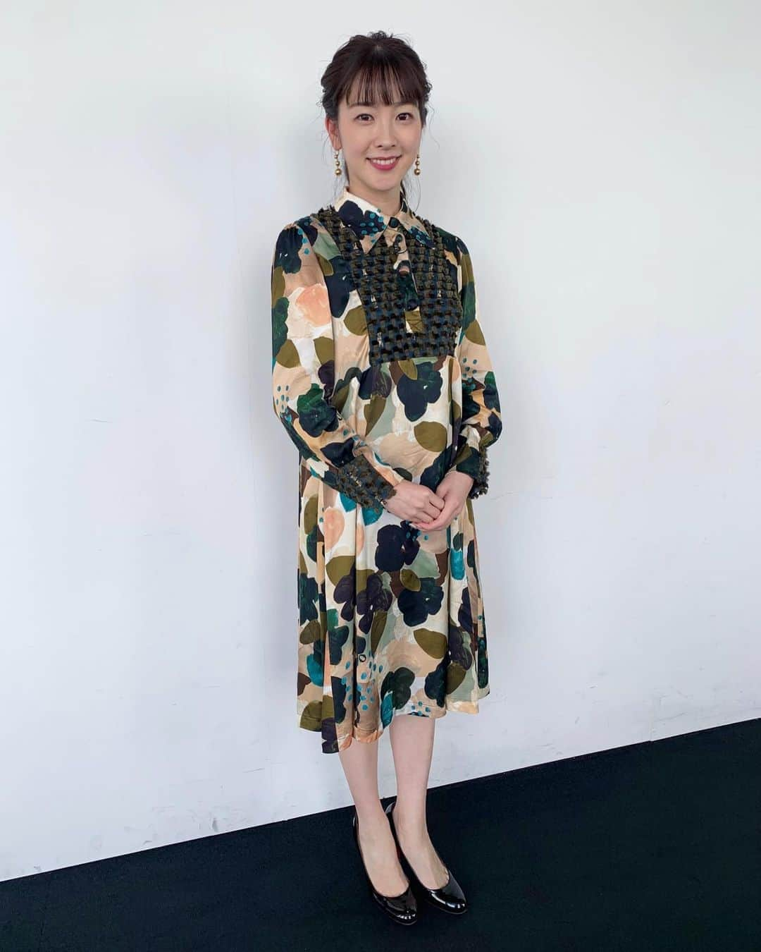 三上真奈さんのインスタグラム写真 - (三上真奈Instagram)「* 先日バスキア展の内覧会の司会をさせて頂きました✏️ バスキア展 MADE IN JAPAN©️ 森アーツセンターギャラリーで開催中です☺︎ バスキアの魅力、鮮やかな色彩と強烈なエネルギー、 ぜひ間近でご覧ください❣️ #バスキア展 #ブルースカル #123億円」10月1日 19時13分 - mana.mikami47