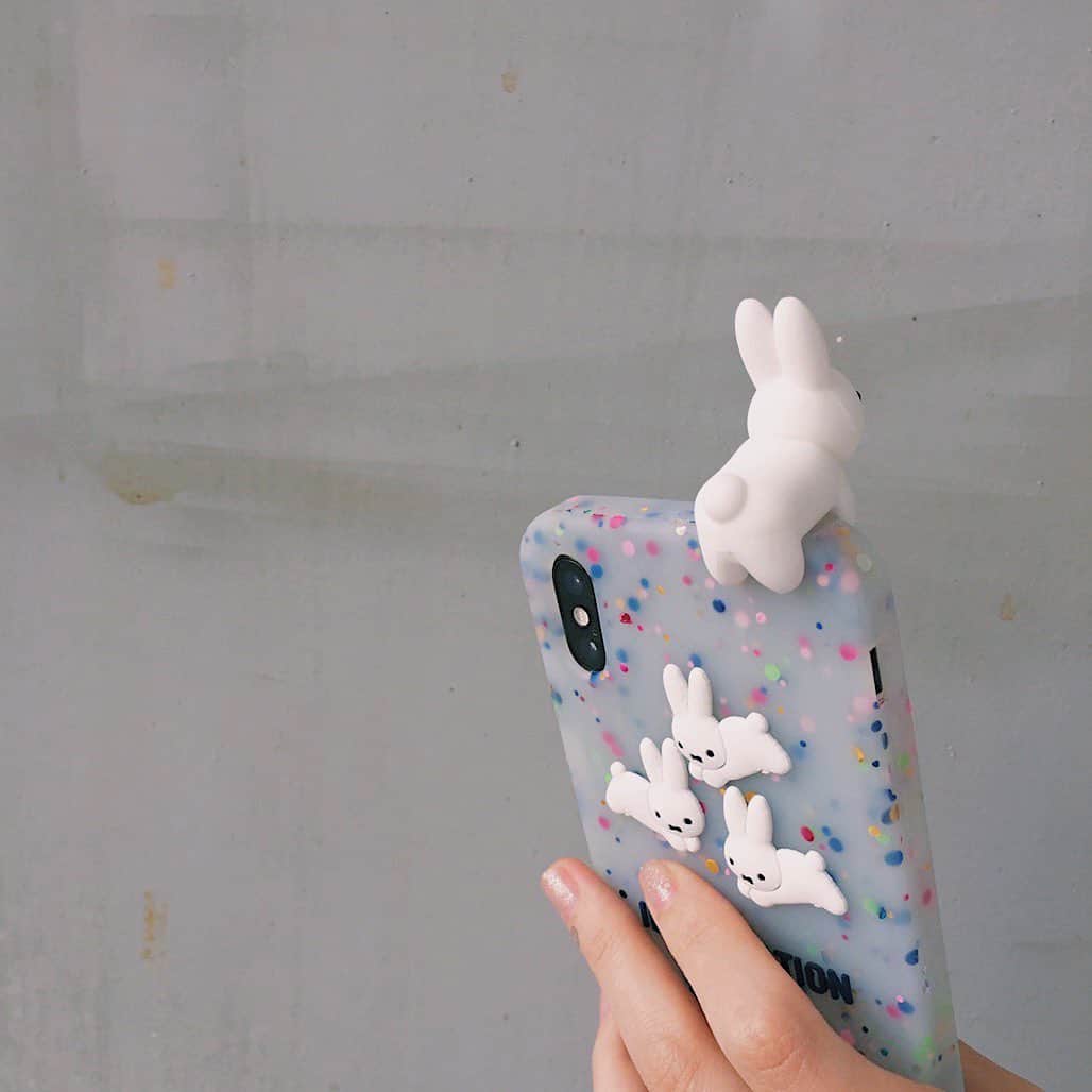 吉河唯さんのインスタグラム写真 - (吉河唯Instagram)「もうしばしお待ちを…🐇 (たぶんそろそろ、かな〜っ、？ 〜・〜・〜・〜・〜・〜・〜・〜・〜・〜・〜 #merryjenny #dickbruna #うさぎさん #rabbit #miffy #iPhonecase」10月1日 19時36分 - yui_yoshikawa