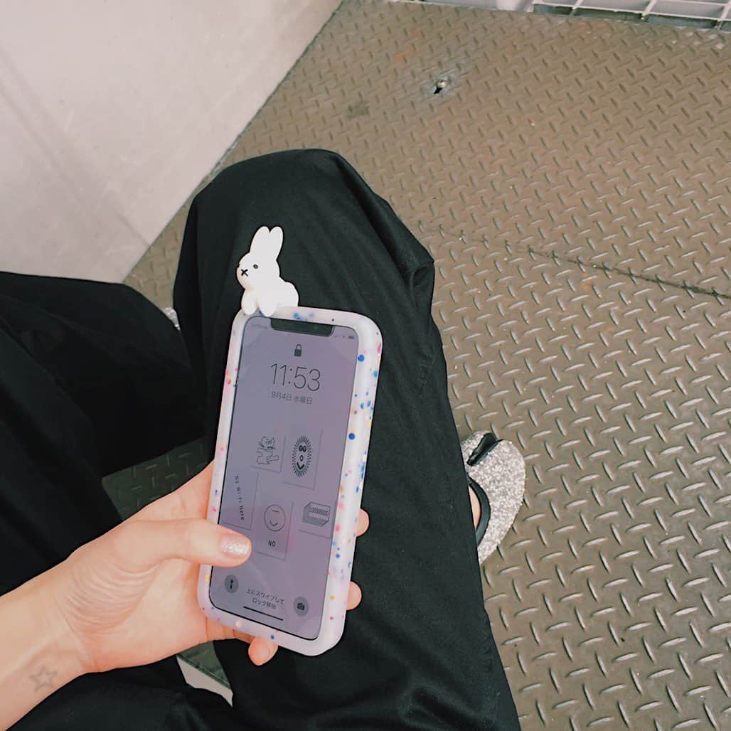 吉河唯さんのインスタグラム写真 - (吉河唯Instagram)「もうしばしお待ちを…🐇 (たぶんそろそろ、かな〜っ、？ 〜・〜・〜・〜・〜・〜・〜・〜・〜・〜・〜 #merryjenny #dickbruna #うさぎさん #rabbit #miffy #iPhonecase」10月1日 19時36分 - yui_yoshikawa