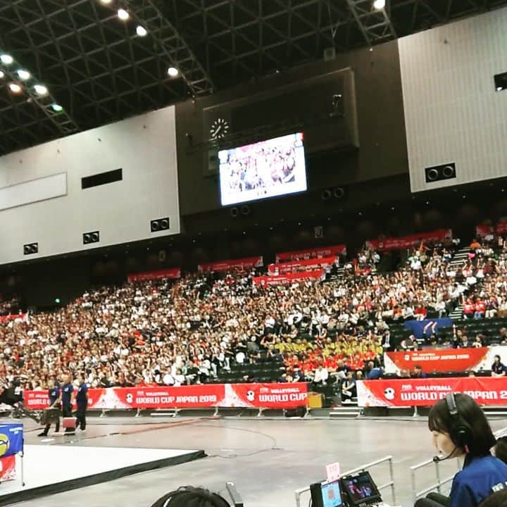 杉田芳尚のインスタグラム：「・ ・  Big Shot from Fukuoka!!! やって来ました❗ マリンメッセ福岡‼️ いよいよ、男子バレーボール WorldCup☆  日本の初戦は vs Italy  僕もM.C.で参戦中‼️ 九州は満員御礼で熱くなってます‼️ #ワールドカップ #男子バレーボール #FIVB  #Volleyball #JAPAN #Italy #マリンメッセ福岡 #MC #DJ #ニッポンニッポンニッポン」