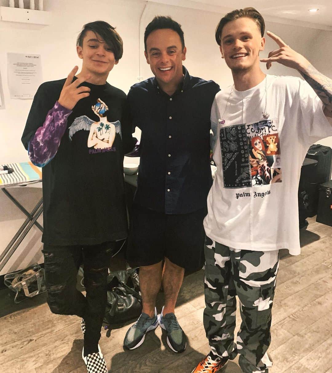 Bars and Melodyさんのインスタグラム写真 - (Bars and MelodyInstagram)「Didn’t manage to grab both of the @antanddec boys... But these guys have been so welcoming & supportive since day one,  It was a pleasure to share a stage with them again 💜」10月1日 19時51分 - barsandmelody