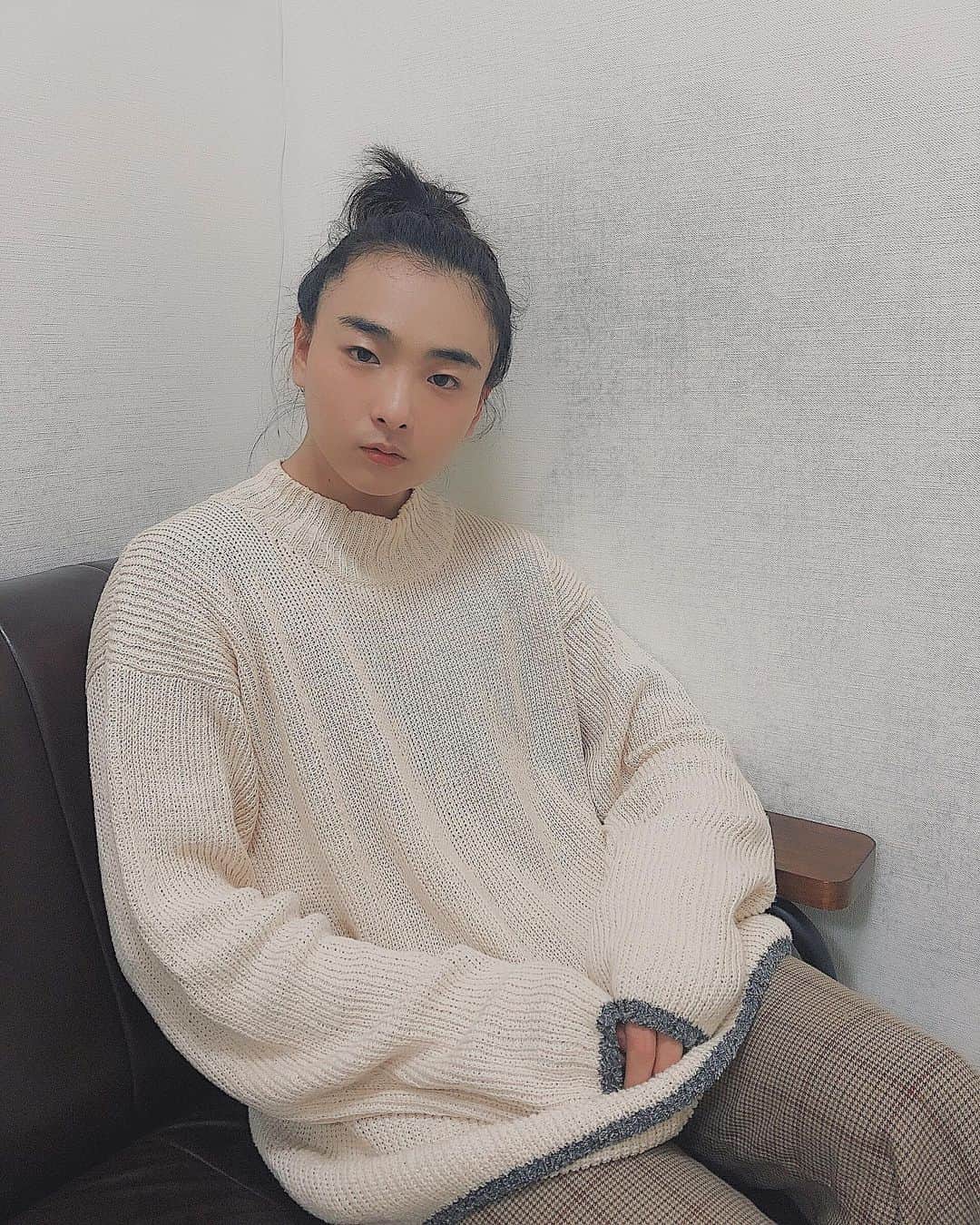 ちかとのインスタグラム：「来ましたねニットの季節 #isseymiyake」