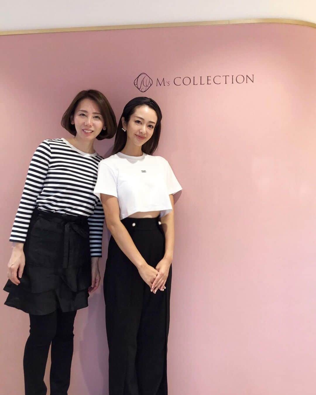 井上晃子さんのインスタグラム写真 - (井上晃子Instagram)「pink×goldの気分があがる空間💘 beauty salonが 名古屋 久屋大通に 本日open❤︎❤︎❤︎ le collectionの姉妹店 "M's COLLECTION" @mscollection_official  ゴッドハンドYUKIsanの施術も 名古屋で受けられます✨ @lecollection0327yuki . . 東海エリアの方、是非！  #mscollection#lecollection #beautysalon#akiki_mybeauty  #nagoya」10月1日 20時12分 - akiki_2015