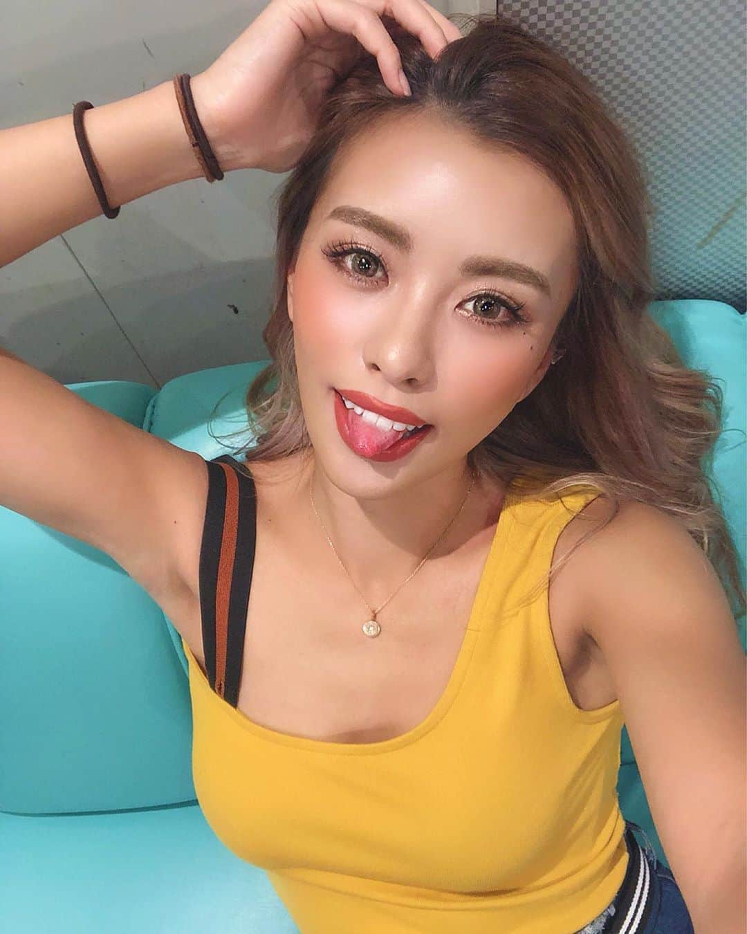 のインスタグラム：「10月START〜っ🍁💕 . . すっかり秋っぽくなってきた❤︎❤︎ 今月は楽しみいっぱいなの😎🤟🏾ふふ💋 ふぁいとだーーーっ❣️❣️❣️ . . 今月もよろしくお願いしますっ🐈🐾❤️ . . #cyberjapan #cjd_naho #dancer #me #girl #japanesegirl #me #makeup #october #サイバージャパン #サイバージャパンダンサーズ #なち #なちぽん #NAHO #ダンサー #メイク #10月 #秋」