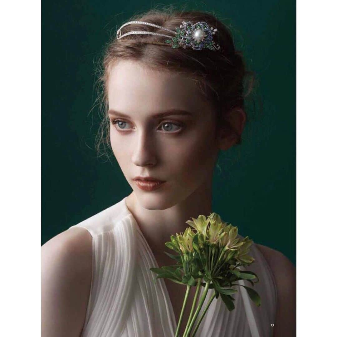 耕万理子のインスタグラム：「MIKIMOTO High Jewellery Collection Catalogue「Jardin Mystérieux」 makeup  by me💄  #MIKIMOTO #jewelry #catalogue #shooting #make #makeup #mua #makeupartist #signo_inc #signoproduction #japan #tokyo  #Photographer 笹口悦民 （SIGNO） #Stylist 伊藤美佐季 （Crie） #Hair RYOJI IMAIZUMI （SIGNO） #Make 耕 万理子 （SIGNO） #Manicurist nori （OTA OFFICE） #Model Melinda Kiss （IMAGE） #Production SIGNO」