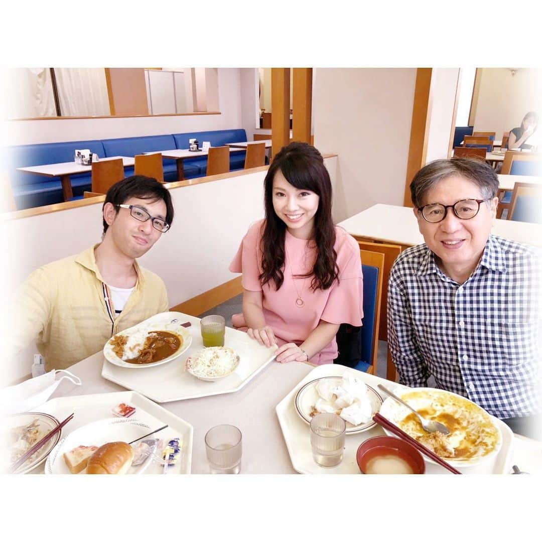 柴本愛沙さんのインスタグラム写真 - (柴本愛沙Instagram)「いつかの朝カレー会🍛  何週間か前の水曜日の朝は、 多胡さんの代役でTBS NEWSに。 毎週水曜の朝は、森田さんがラジオ出演していて、 仕事終わりにみんなでカレー食べるのが 恒例になっているとか！！ ！  ということで、私も初カレー会 参加してきました☀️ 🍛 朝9時前にカレーとかヘビーそうだけど、 夜中の暗い時間から働いているので、 ランチみたいなもんです♪ この時間にはお腹ペコペコ。 でも、食べすぎちゃったな😋  サポートの山崎くんは、新番組が始まって忙しそう！ いつかまた、朝カレー会に行けますように🍛  #TBS #社食 #カレー #カレーライス #朝食 #朝カレー #代役 #tbsnews #森田正光 #会長 #ウェザーマップ #weathermap #気象予報士 #気象キャスター #weatherforecaster #curry #水曜日 #恒例の会 #朝からモリモリ #食べ過ぎ #お腹いっぱい #たまに無性に食べたくなるやつ #かれーらいす #🍛 #においかぐと食べたくなる #あるある #また行きます#良き朝」10月1日 20時45分 - aisa_shibamoto