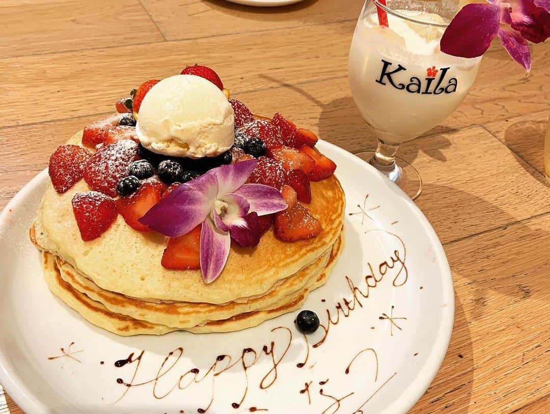 田中こなつさんのインスタグラム写真 - (田中こなつInstagram)「🥞🍹🥞🍹🥞🍹 #pancakes #hawaii #hawaiiancafe #cafe #birthday #friends #thankyou #ikspiari #cafekaila #kaila #🎂」10月1日 20時48分 - konatsu_tanaka