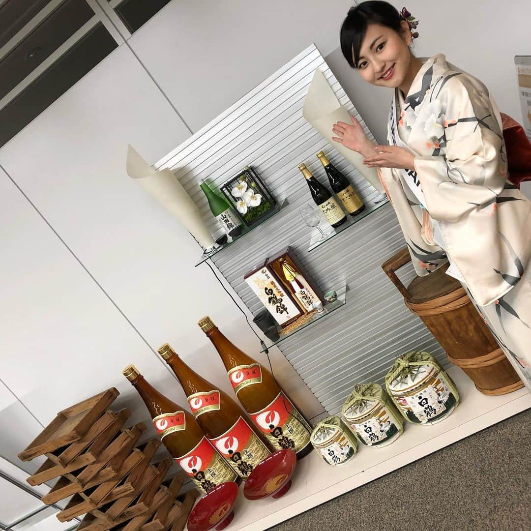 今川あかりさんのインスタグラム写真 - (今川あかりInstagram)「みなさまこんばんは💫 2019Miss SAKE 愛媛代表今川あかりです🍶🍊 ・ 本日10/1は、日本酒の日🍶✨ 皆さまいかがお過ごしでしょうか。 今日は日本酒で乾杯をして、日本の古き良き伝統を感じてみてはいかがでしょうか😌 古来、日本酒は神様にお供えする神聖なものとされ、「乾杯」には、神様の前で人々が心をひとつにする願いが込められているそうです。 ・ 私自身、ミス日本酒の活動、そして日本酒を通してさまざまな出会いやご縁があるなと日々感じております。 これからも日本酒を通して日本文化を伝えていくアンバサダーとして活動して参る所存です。 よろしくお願い致します✨」10月1日 20時54分 - akaringo_0221