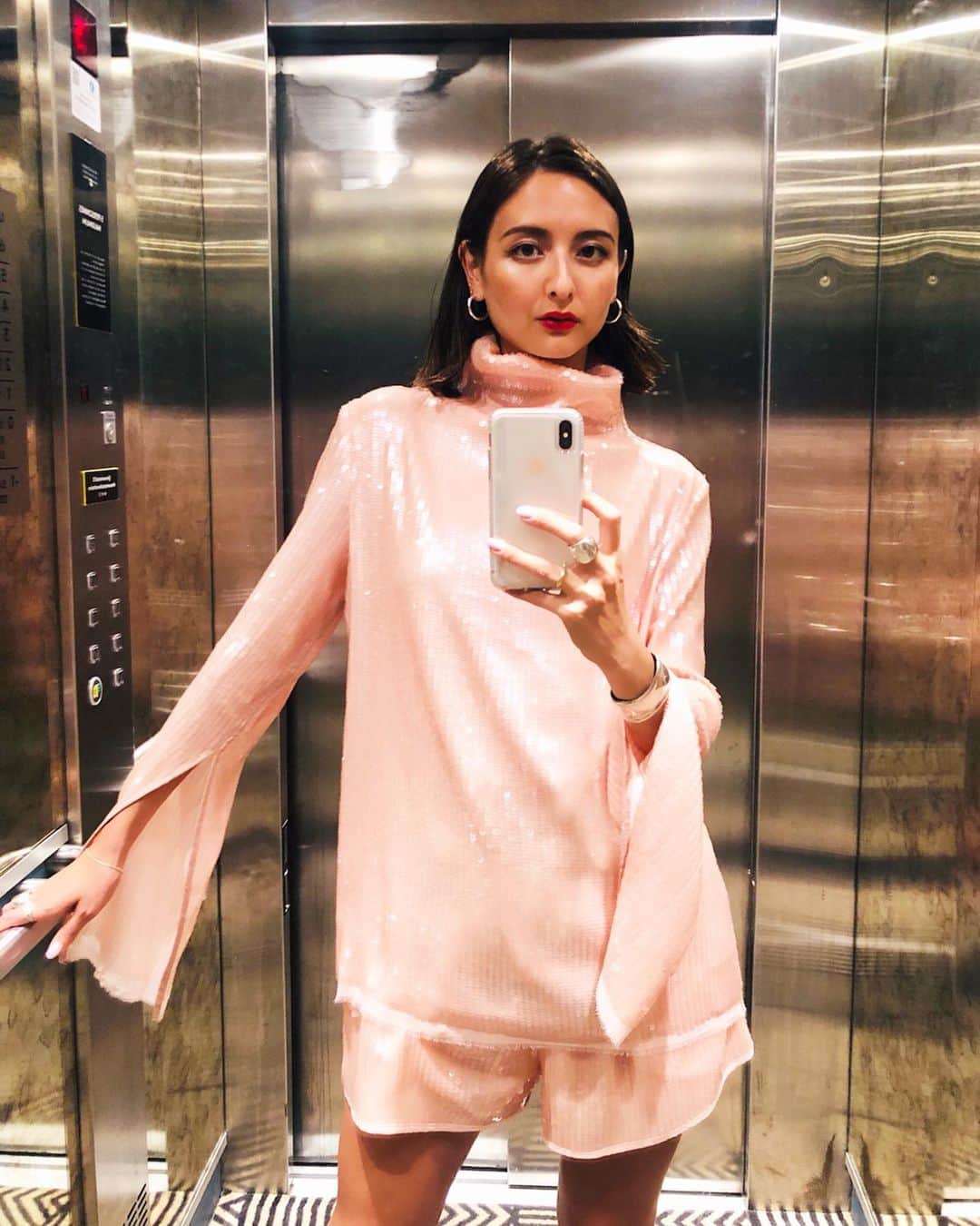 のインスタグラム：「Played in Paris to celebrate @prfctnmbr ! Thank you @mumihaiati for this opportunity, it was a blast💋 パリにてLA発のブランド PERFECT NUMBER のディナー&アフターパーティーでのDJ楽しかった〜🔗」