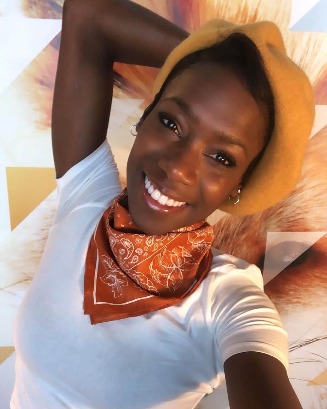 ヴァネッサ・ジェームスのインスタグラム：「If you can’t find sunshine... BE SUNSHINE! 😉☀️ ❤️ You’ll never need a filter... GUARANTEED!!😘」