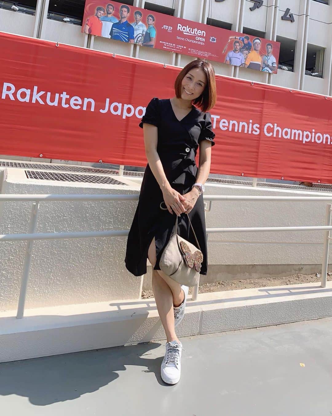 宮田綾子さんのインスタグラム写真 - (宮田綾子Instagram)「ハイヒールLOVERS Ayako⁑  楽天・ジャパン・オープン・テニス・ チャンピオンシップス2019🎾 @rakutenopen  エミレーツ航空スポンサー席にお招きいただきました @emirates  男子シングルス1回戦 内山靖崇選手とブノワ・ペール選手の試合  内山選手勝利おめでとうございます👏  会場でテニスの試合を観るのは初めてだったけど、とても良い席で見やすくて感動✨ 内山選手のサーブすごい！かっこよかった〜 東京五輪会場となる新しい有明コロシアムもブルーのコートが綺麗！  #onepiece #7things @7things.official  new✨ #bag #chloe  #sneakers #jimmychoo  ___________________★ ___________________﻿﻿﻿﻿ 11/16 宮田綾子オフ会開催決定 受付中！ 男性女性どなたでもご参加いただけます 詳細は @ayako__miyata  プロフィールURLよりご覧ください﻿﻿﻿﻿ ___________________★ __________________  #ハイヒールLOVERS #宮田綾子 #楽天ジャパンオープン #楽天ジャパンオープンテニス2019 #楽天ジャパンオープンテニスチャンピオンシップス #rakutenjapanopen #エミレーツ航空 #スポンサー #エミレーツ #emiratesairline #sponsor #tennis #テニス #内山靖崇 #男子シングルス #東京五輪会場 #オリンピック会場 #atp500」10月2日 6時34分 - ayako__miyata