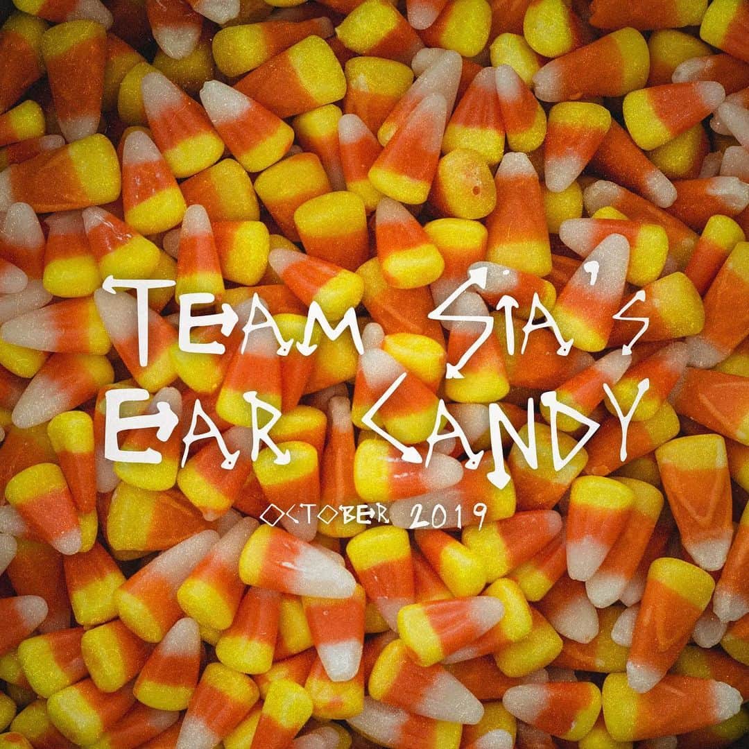 シーアさんのインスタグラム写真 - (シーアInstagram)「October has arrived 🎃🎃 Kick off the month w/ some fresh songs on Team Sia's Ear Candy on @Spotify (including music from @CelineDion, @rosalia.vt, @lykkeli, @KimPetras + more) 🎶 link in bio to listen! - Team Sia」10月2日 7時02分 - siamusic