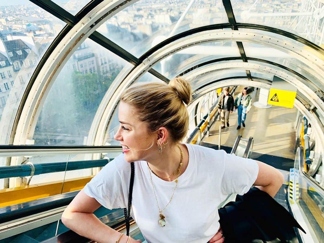 アンバー・ハードさんのインスタグラム写真 - (アンバー・ハードInstagram)「Pompidou-ing it right in Paris.」10月2日 7時56分 - amberheard
