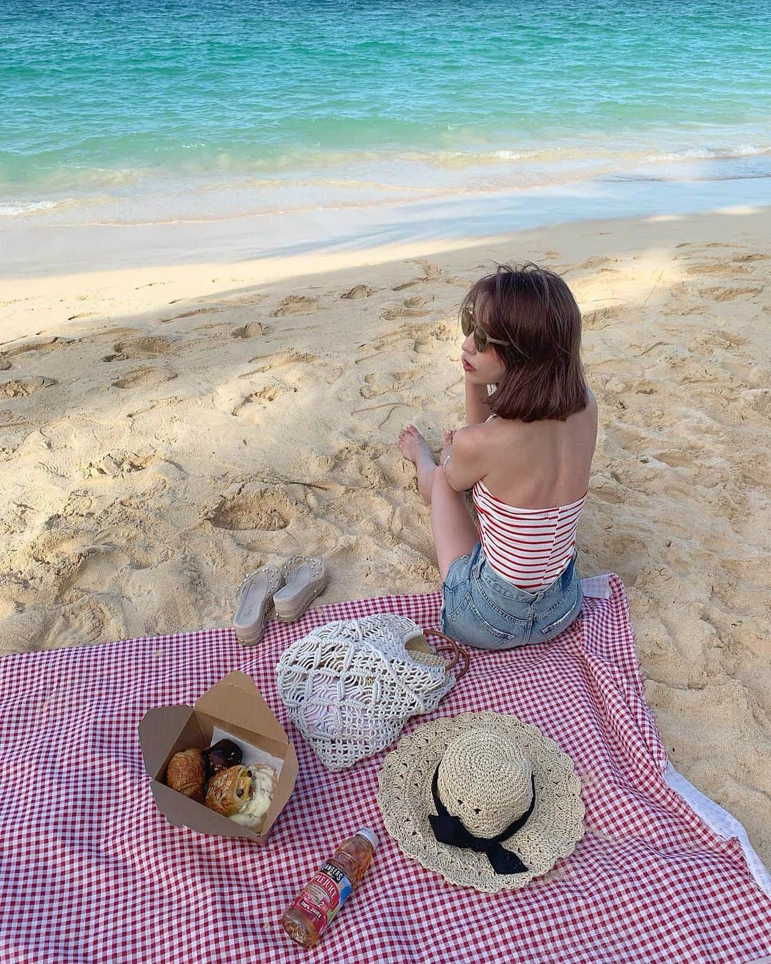 ひこ乃さんのインスタグラム写真 - (ひこ乃Instagram)「🏝⠀ ⠀ ラニカイで海ピクした💗⠀ ⠀ @millea_official_ のギンガムチェックのシート敷いて 海見ながらchillできて最高だったー☺️💗⠀ ⠀ #ラニカイ#ラニカイビーチ#lanikai#lanikaibeach#ハワイ#ハワイ旅行#海ピク#ピクニック」10月1日 23時09分 - hikono0909